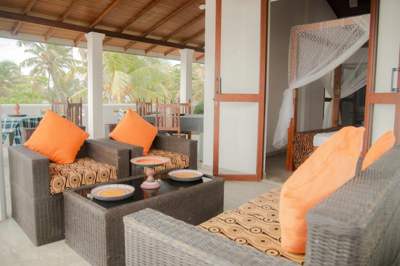 Sea Crest Beach Villa Амбалангода Экстерьер фото