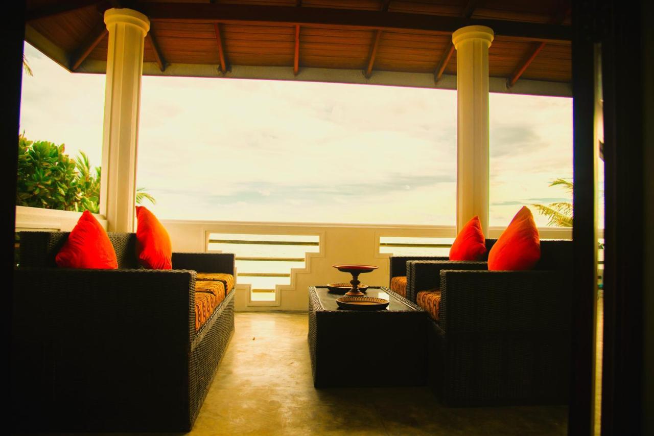 Sea Crest Beach Villa Амбалангода Экстерьер фото