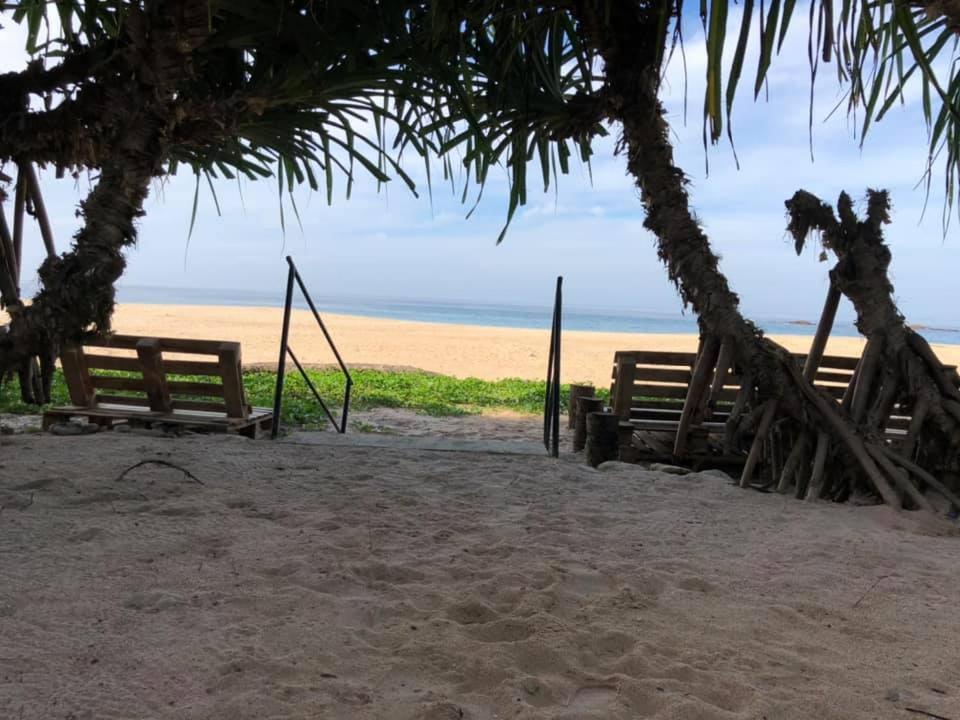 Sea Crest Beach Villa Амбалангода Экстерьер фото