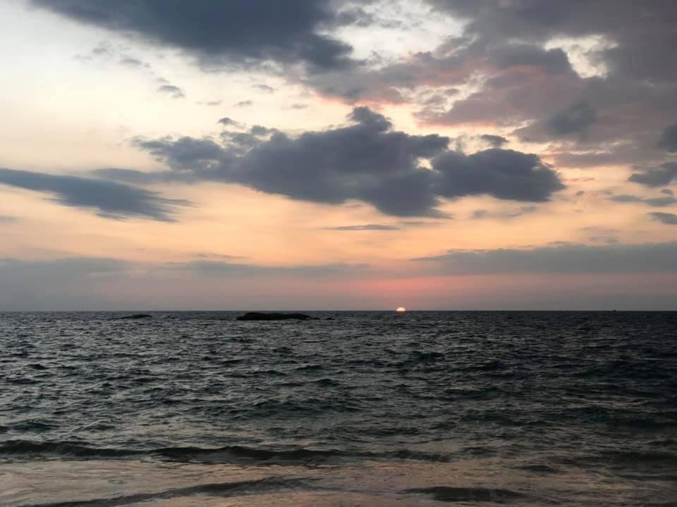 Sea Crest Beach Villa Амбалангода Экстерьер фото