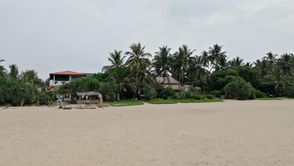Sea Crest Beach Villa Амбалангода Экстерьер фото