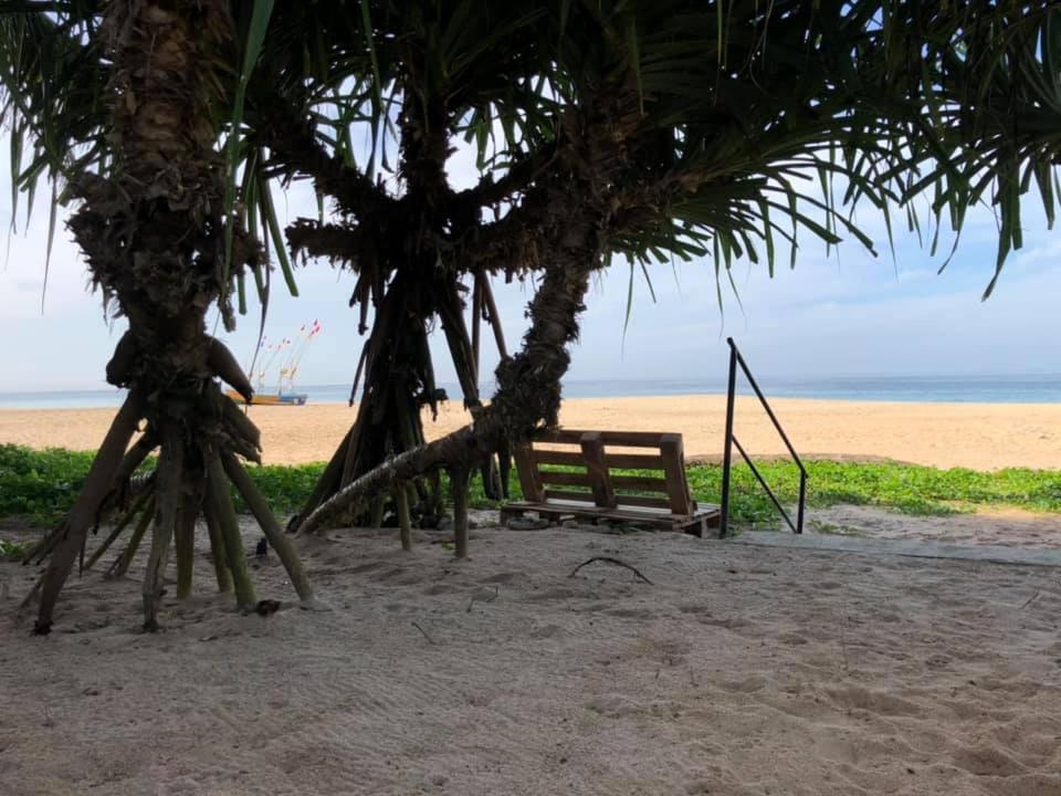 Sea Crest Beach Villa Амбалангода Экстерьер фото