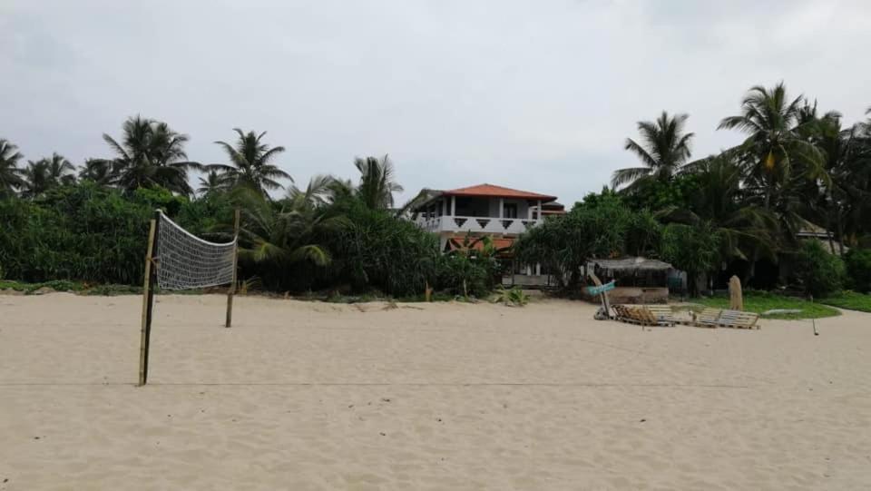 Sea Crest Beach Villa Амбалангода Экстерьер фото