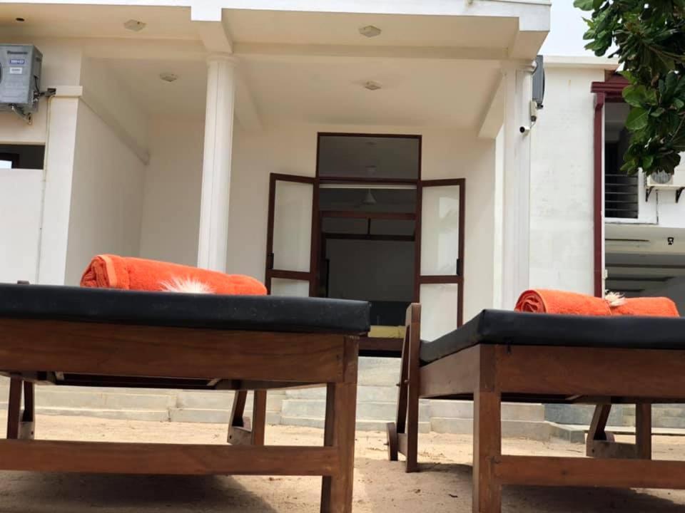 Sea Crest Beach Villa Амбалангода Экстерьер фото