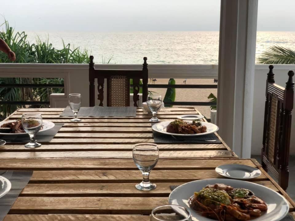 Sea Crest Beach Villa Амбалангода Экстерьер фото