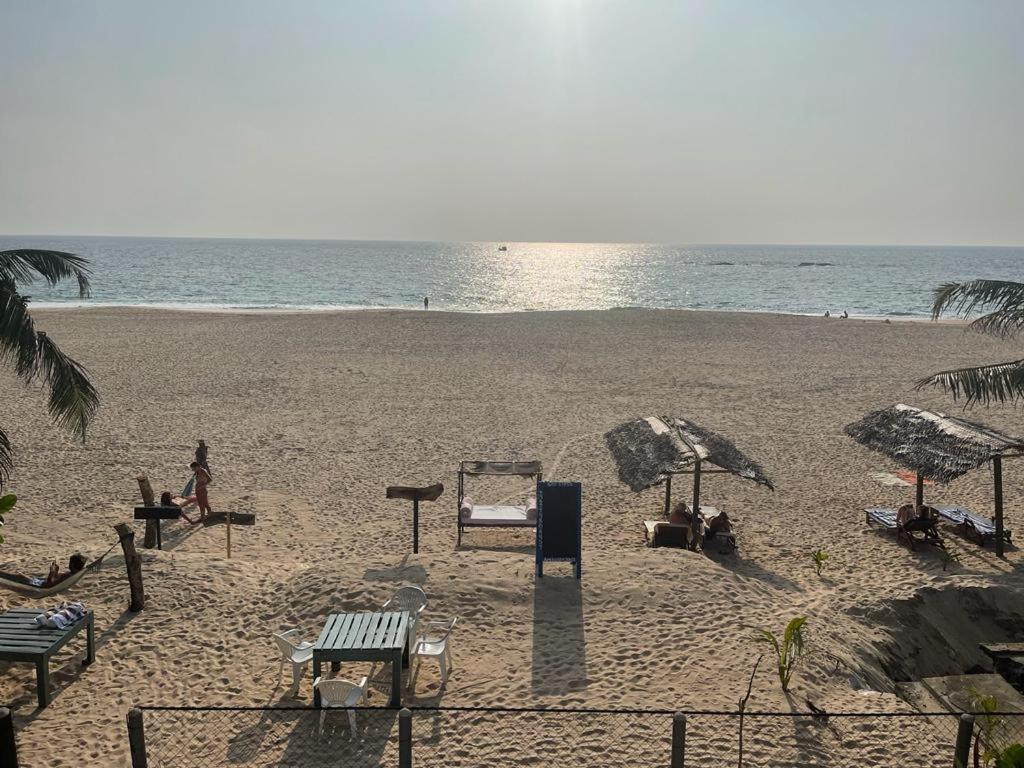 Sea Crest Beach Villa Амбалангода Экстерьер фото