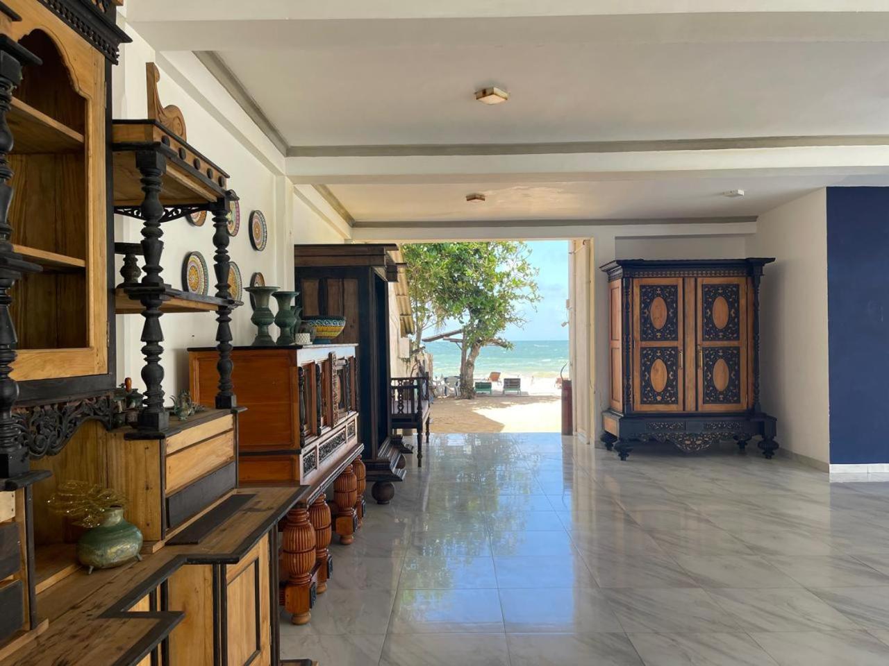 Sea Crest Beach Villa Амбалангода Экстерьер фото